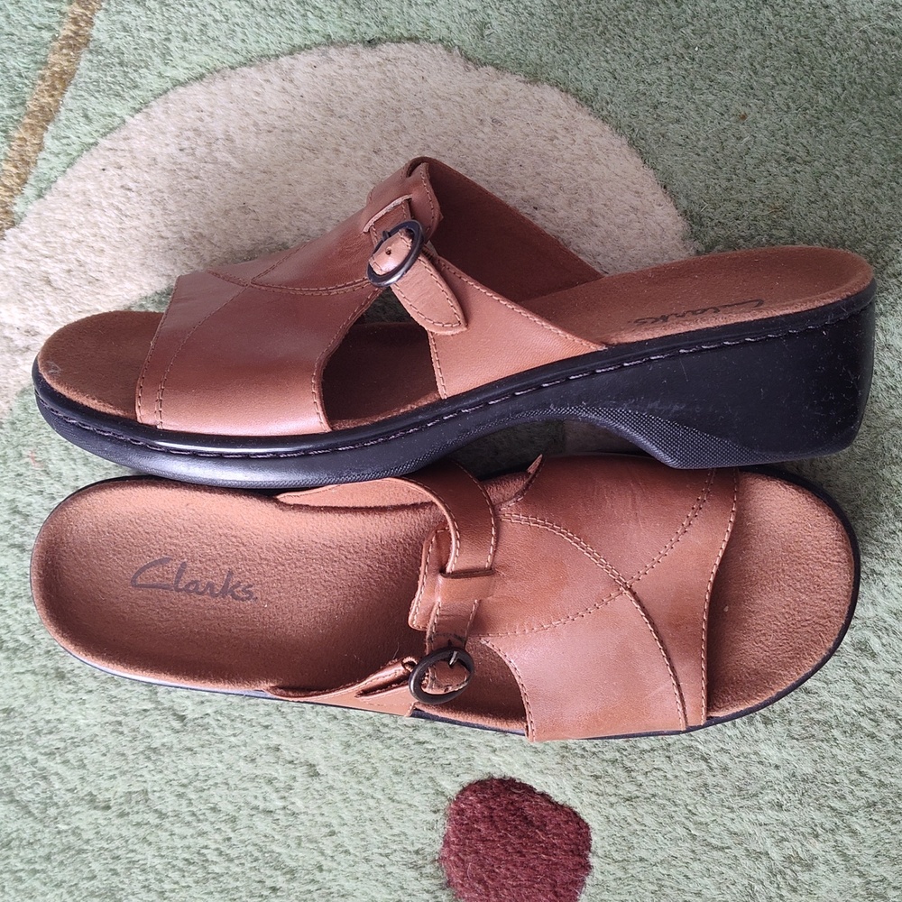 Clarks Women's Tan Leather Buckle Sandals - Picture 3 of 6